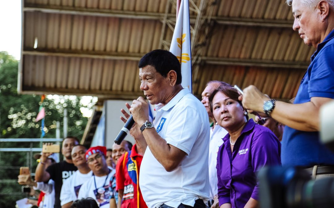rodrigo duterte on stage